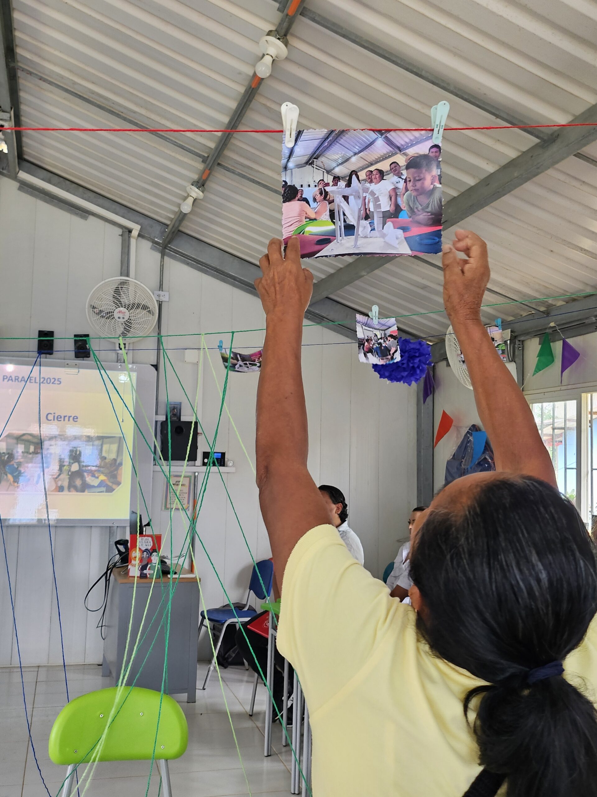 A través del programa Aulas interactivas de la Fun